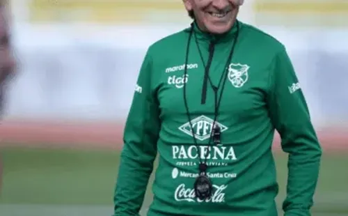 Así vive Gustavo Costas sus primeros días como seleccionador de Bolivia: con una sonrisa de una oreja a la otra.