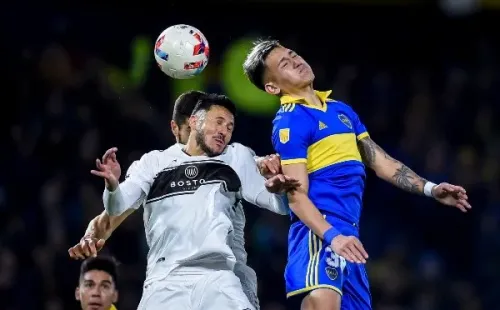 Ramiro González jugando contra Boca este semestre (Getty)