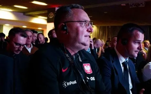 Czeslaw Michniewicz, DT de Polonia, en la charla de Marcelo Bielsa… sobre la selección de Polonia en la previa del amistoso contra Chile. (Foto: STPN)