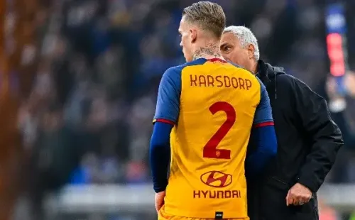 Mourinho dialoga con Rick Karsdorp, una imagen que difícilmente se volverá a ver en la AS Roma. (Getty Images).