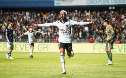 Lucero celebra el 4-0 parcial de Colo Colo (Foto: Guille Salazar)