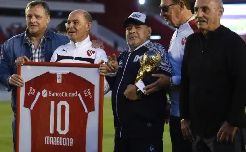 Daniel Bertoni, Ricardo Bochini, Diego Maradona, Miguel Santoro y Ricardo Pavoni, puras leyendas de Argentina. | Foto: Getty