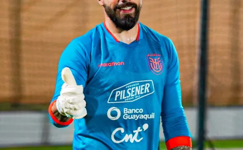 Galíndez se la juega por ser titular en Ecuador. Foto: @LaTri