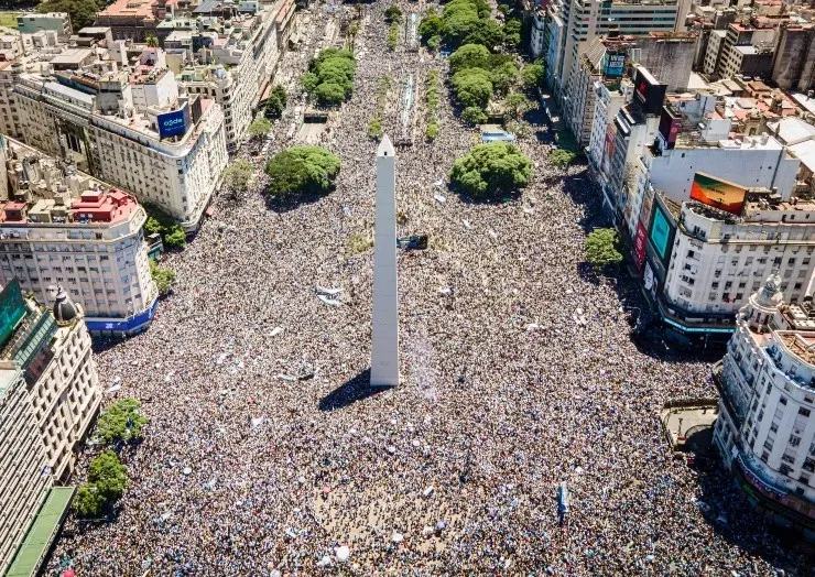Buenos Aires colapsa para celebrar a los campeones del mundo