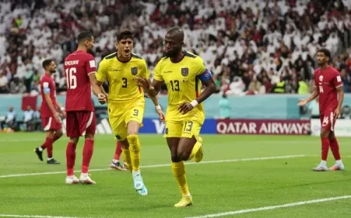 A Enner Valencia le anularon un gol cuando comenzaba el juego