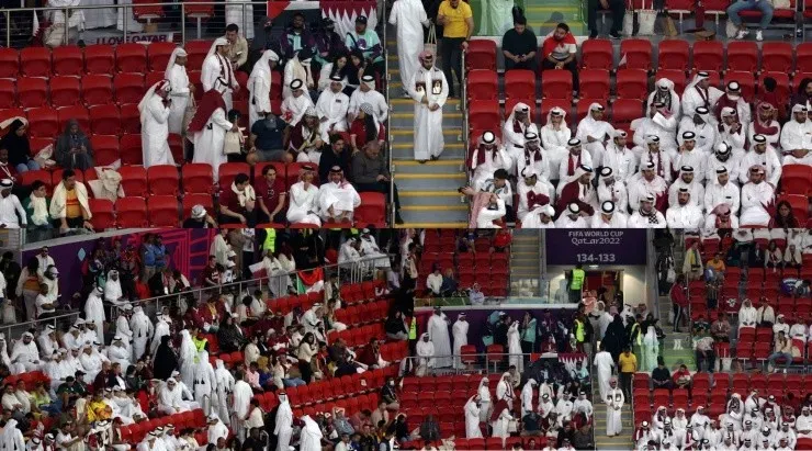 Los hinchas de Qatar abandonaron el estadio en el segundo tiempo