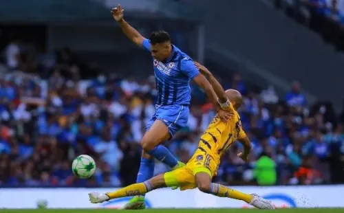 Morales debe buscar club tras ser cortado por el entrenador Raúl Gutiérrez. | Foto: Getty Images.