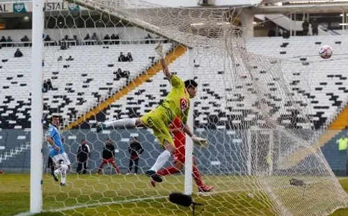 Arnaldo Giménez en un partido entre Unión La Calera y O’Higgins de Rancagua disputado en el estadio Monumental. (Agencia Uno).