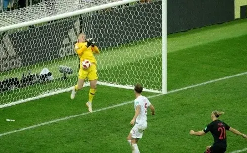 Jordan Pickford en acción ante Croacia en la semifinal del Mundial de Rusia 2018, que Francia le ganó a los croatas en la final. (Getty Images).