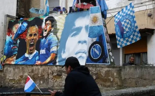 Marek Hamsik y Diego Armando Maradona, juntos para los hinchas del Napoli. (Getty Images).