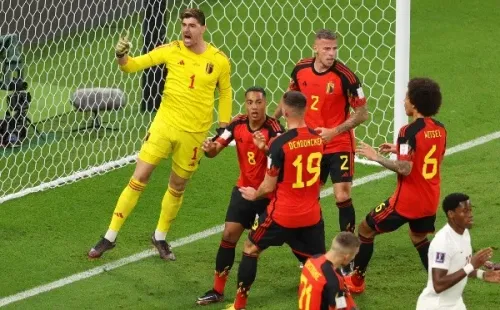 Thibaut Courtois festeja el penal que tapó. (Getty Images 2022).