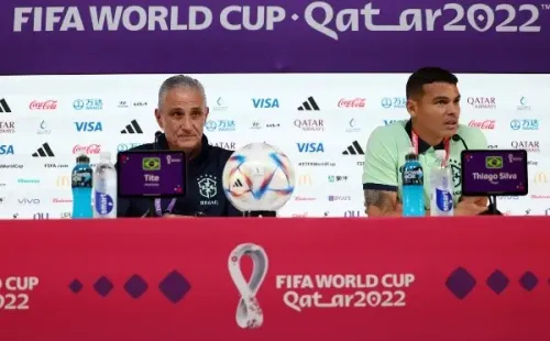 Tite en conferencia de prensa junto a Thiago Silva (Getty)