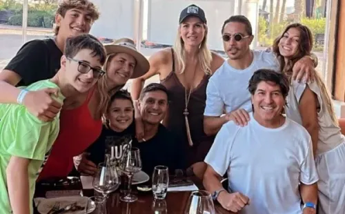 Todo el grupo compartiendo en Qatar.