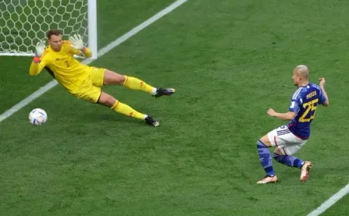 Al igual que Gündoğan, el porteroManuel Neuer jugó con zapatos con colores del LGTB. | Foto: Getty Images.