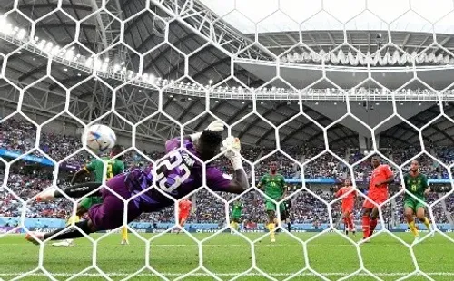 El momento del gol de Breel Embolo para darle el triunfo a Suiza sobre Camerún. El portero del Inter de Milán, André Onana, no pudo hacer nada. (Getty Images 2022).