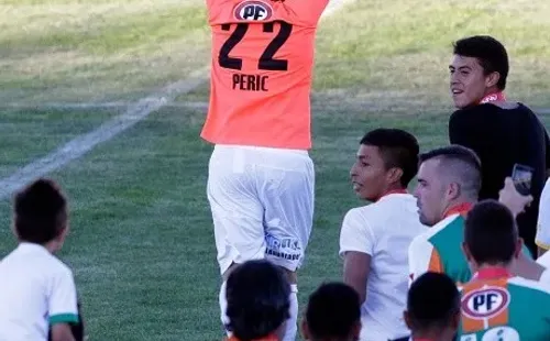 Nicolás Peric festeja el título de Cobresal en 2015. (Agencia Uno).