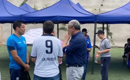 Roberto Tobar conversa con Pablo Milad en una actividad en La Reina