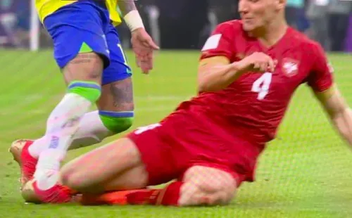 La jugada en que el tobillo de Neymar es golpeado.
