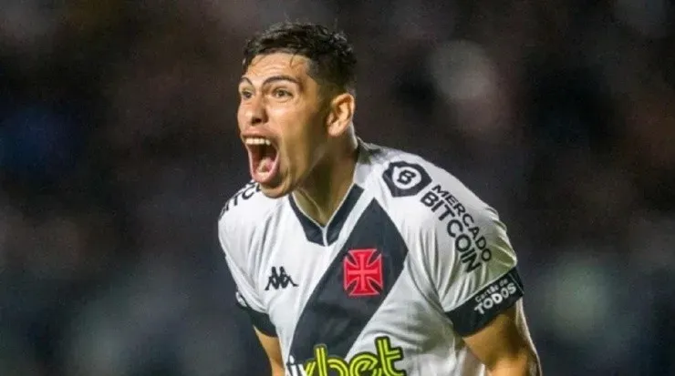 Carlos Palacios busca volver al país.