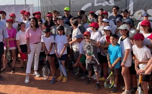 Rafael Nadal desató la locura en una clínica de tenis en San Carlos de Apoquindo. | Foto: RedGol