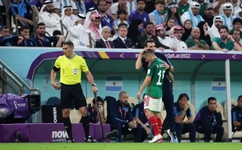 Lionel Scaloni, el DT de Argentina, también le dio ánimo a Andrés Guardado, el lesionado capitán de México. (Getty Images).