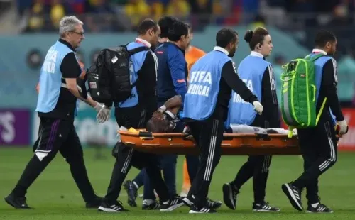 Valencia salió en camilla en el partido de Ecuador ante Países Bajos en el Mundial de Qatar 2022. | Foto: Getty