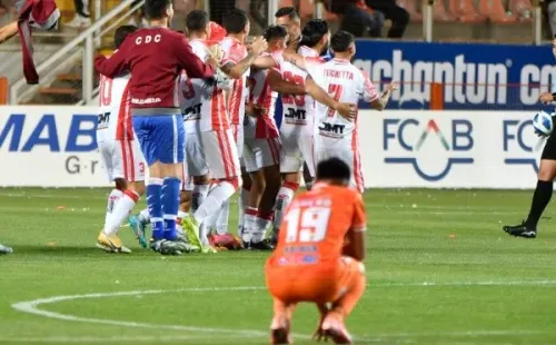 Copiapó amargó el tan anhelado regreso de Cobreloa a la máxima categoría del balompié criollo. | Foto: Agencia Uno