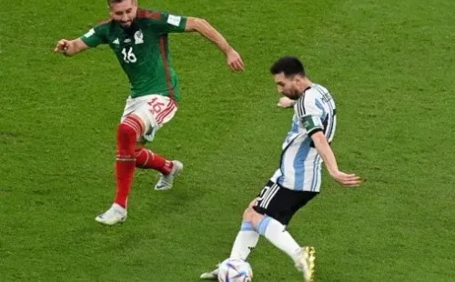 El momento previo al zurdazo rasante de Lionel Messi para abrir la cuenta en el 2-0 de Argentina sobre México. (Getty Images 2022).