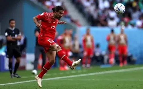 Ricardo Rodríguez en acción en el duelo que Suiza le ganó por 1-0 a Camerún. (Getty Images 2022).