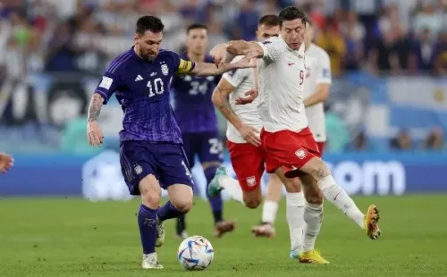 Messi no pudo contra Szczesny, pero Argentina derrota a Polonia y ambas clasifican a octavos de final.