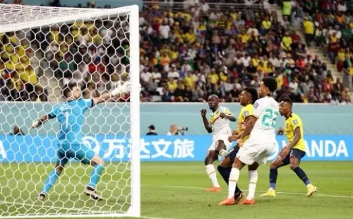 Kalidou Koulibaly marcó el 2-1 definitivo de Senegal ante Ecuador. La Tri quedó fuera del Mundial de Qatar 2022. (Getty Images).