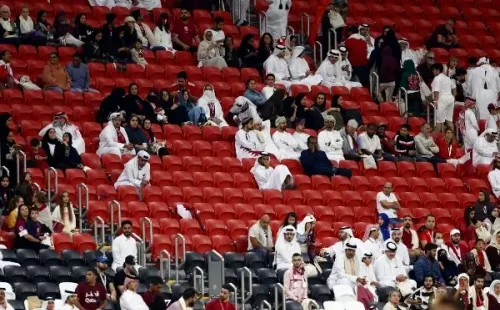 Los verdaderos hinchas cataríes, no los comprados, dieron de qué hablar por abandonar los partidos de su selección antes del final. | Foto: Getty