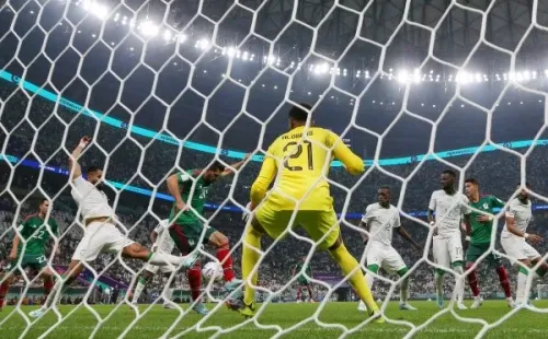 Henry Martin anotó el primer gol de México en la improductiva victoria ante Arabia Saudita. (Getty Images 2022).