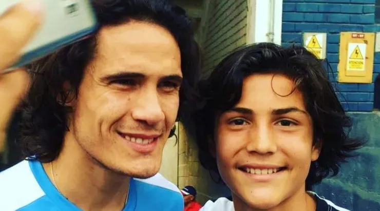 Sebastián Pineau es conocido como Cavani por su parecido físico con el ariete uruguayo