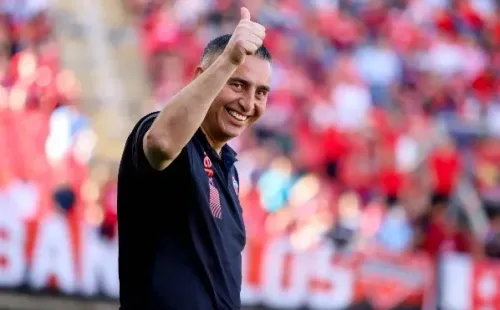 Jaime García levanta el dedo por sus refuerzos.