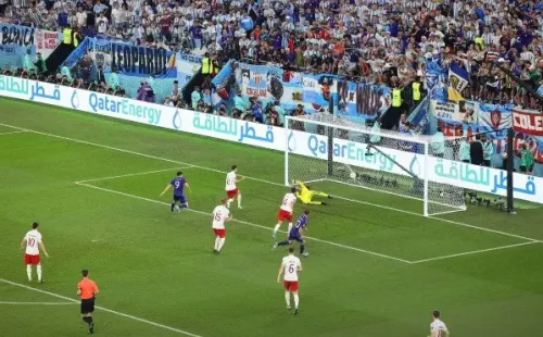 Alexis Mac Allister sale celebrando el golazo que le anotó a Polonia. (Getty Images).