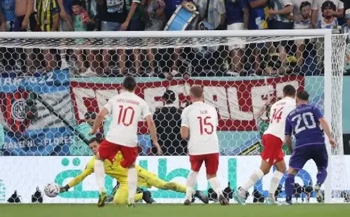 El ajustado tiro de Alexis Mac Allister para abrir la cuenta ante Polonia. (Getty Images 2022).