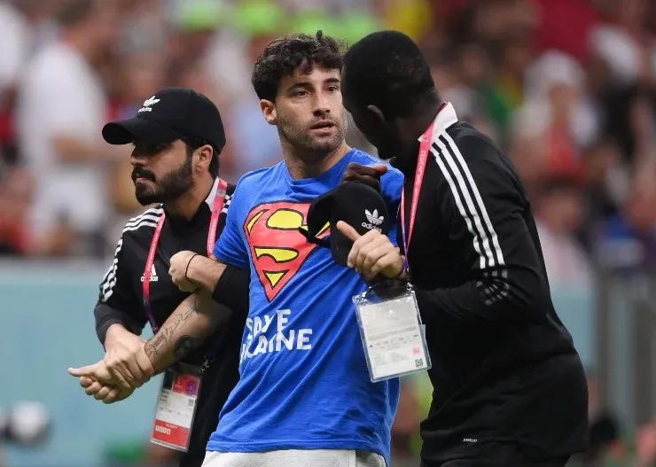 Mario Ferri es detenido tras invadir un partido en Qatar 2022
