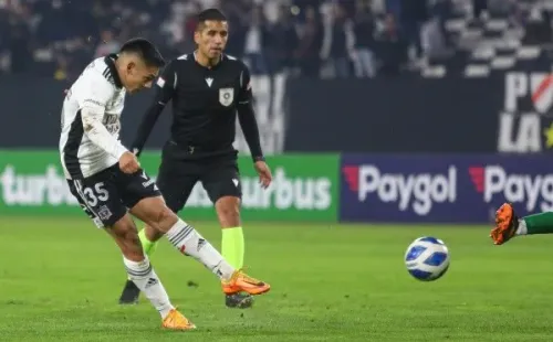 Joan Cruz en acción ante Deportes Temuco en la Copa Chile 2022: sólo jugó 10′ para Colo Colo en el Campeonato Nacional. (Agencia Uno).