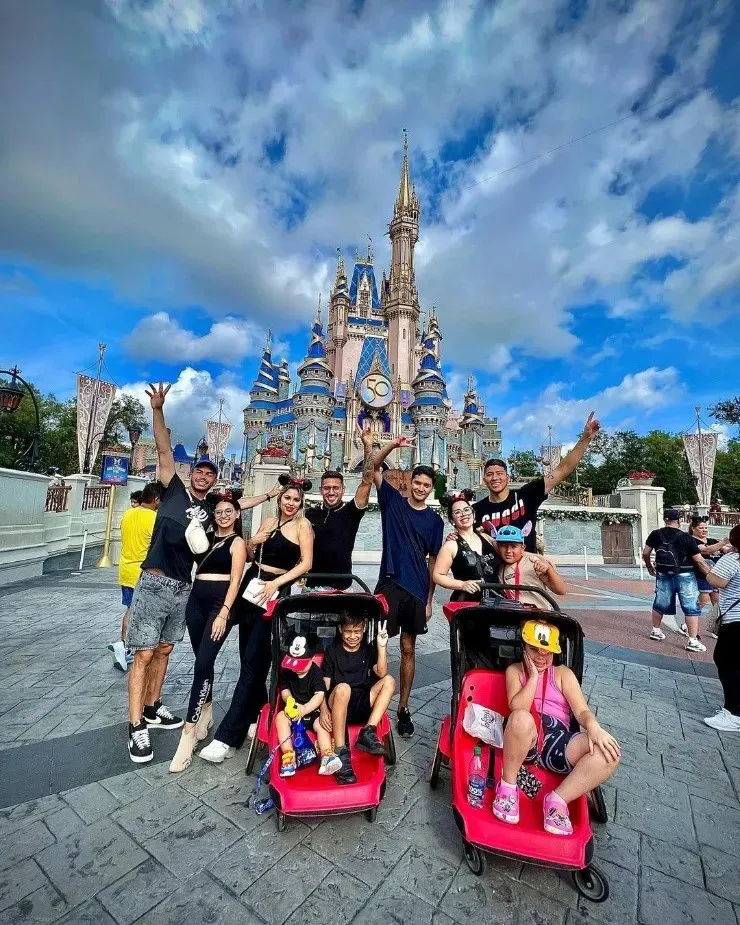 Gabriel Suazo, Brayan Cortés y Marcos Bolados en Disney World