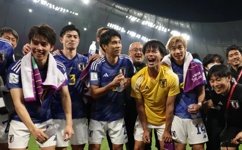 Japón festeja su paso a los octavos del Mundial. Foto: FIFA.