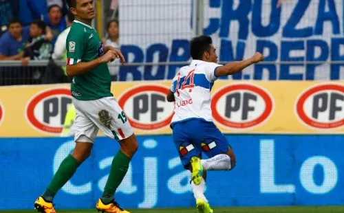 David Llanos celebra el empate parcial entre la Católica y Audax Italiano aquel imborrable 30 de abril de 2016 para toda la hinchada cruzada. (Agencia Uno).