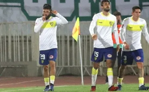 Kennet Lara festeja el gol que le hizo a Santiago Wanderers con A.C. Barnechea. (Agencia Uno).