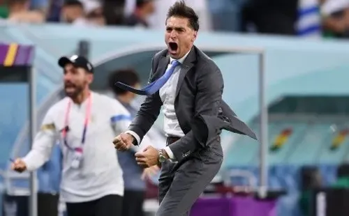 Así gritó Diego Alonso uno de los dos goles que marcó Giorgian de Arrascaeta en el triunfo de Uruguay ante Ghana que no sirvió de mucho. (Getty Images 2022).