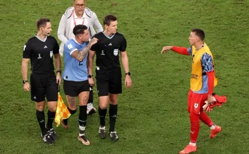 Giménez comandó el polémico adiós de Uruguay en la Copa del Mundo de la FIFA. | Foto: Getty