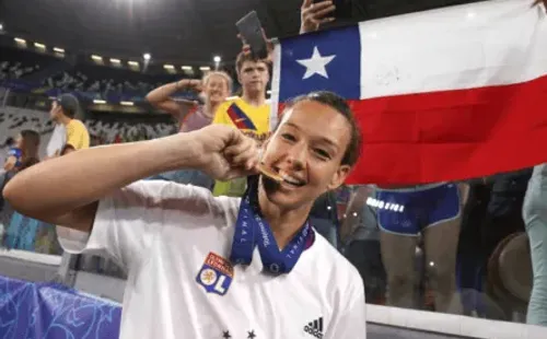 Christiane Endler luce su medalla de campeona de la Champions League con el Olympique Lyon. (Getty Images).