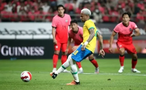 Neymar convirtió de penal y puso el 2-0 para Brasil. / Getty Images
