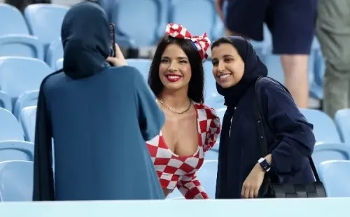 Ivana Knoll compartiendo con mujeres musulmanas en Qatar (Foto: Getty)