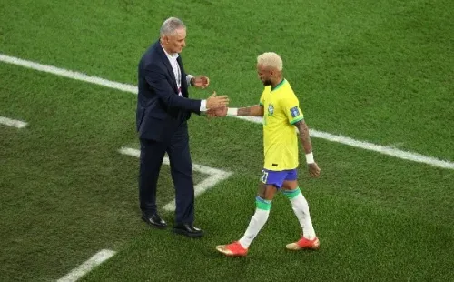 Tite saluda a Neymar luego de que lo reemplazara ante Corea del Sur (Getty)