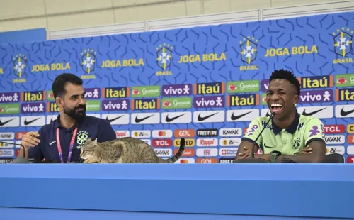 El animal en la conferencia de prensa de Brasil.